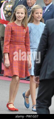 Madrid, Spain. 12th October, 2018. Spanish Kings Felipe VI and Letizia Ortiz with daughters Princess Leonor and Sofia de Borbon attending a military parade during the known as Dia de la Hispanidad, Spain's National Day, in Madrid, on Friday 12nd October, 2018 Credit: CORDON PRESS/Alamy Live News Stock Photo