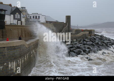 Lyme Regis, Dorset, UK, 12th October, 2018: UK Weather: Huge wave generated by Storm Callum hits the sea wall at Lyme Regis in Dorset. Credit: Savo Ilic/Alamy Live News Stock Photo