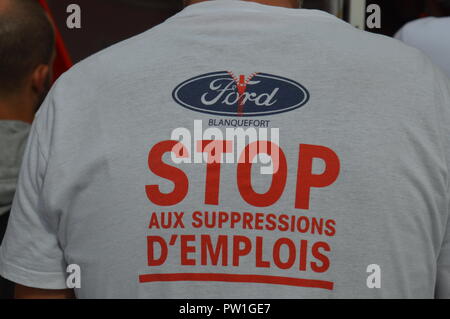 Paris, France. 12th October, 2018. Illegal Ford stand installed by employees of Ford automobile brand protesting against the dismissals, face to the Paris Auto Show (Salon du Mondial de l automobile) .12 october 2018. 13h.  ALPHACIT NEWIM / Alamy Live News Stock Photo