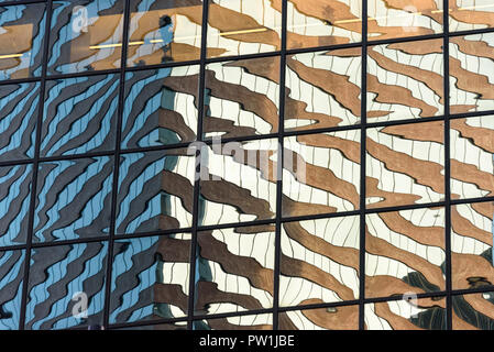 10-2018 Manhattan, New York. Office buildings reflected in the windows of other office buildings. Photo: © Simon Grosset Stock Photo