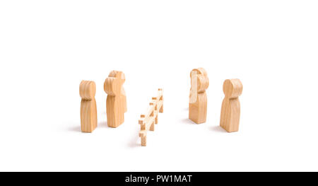 A wooden fence divides the two groups discussing the case. Termination and breakdown of relations, breaking ties. Contract break, conflict of interest Stock Photo