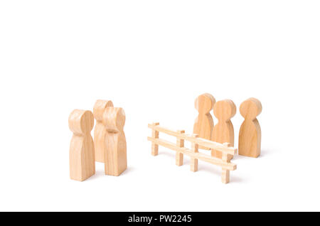 A wooden fence divides the two groups discussing the case. Termination and breakdown of relations, breaking ties. Contract break, conflict of interest Stock Photo