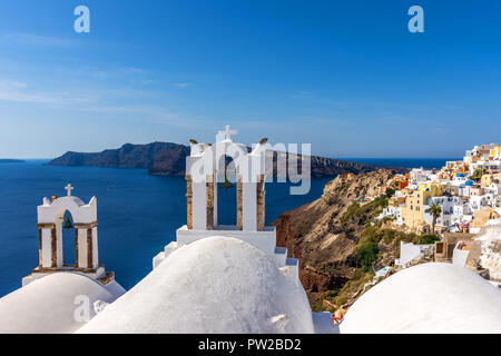 Santorini, Greece. Picturesque view of traditional cycladic Santorini Oia  houses on cliff Stock Photo