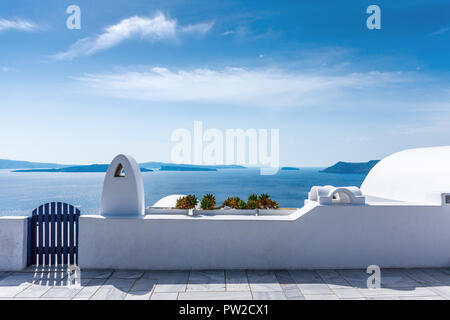Santorini, Greece. Picturesque view of traditional cycladic Santorini Oia  houses on cliff Stock Photo