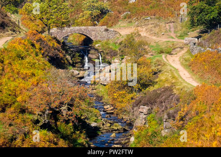 Three Shires Bridge ( Three Shires Head ) , a packhorse bridge near Flash in the Peak District National Park Stock Photo