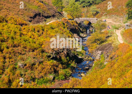 Three Shires Bridge ( Three Shires Head ) , a packhorse bridge near Flash in the Peak District National Park Stock Photo