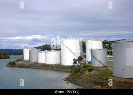 STORAGE TANKS (FUEL AND OIL) PORT BURNIE, EMU BAY, TASMANIA, AUSTRALIA Stock Photo