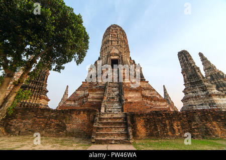 Wat Chaiwatthanaram Temple in Ayutthaya Historical Park, Thailand Stock Photo