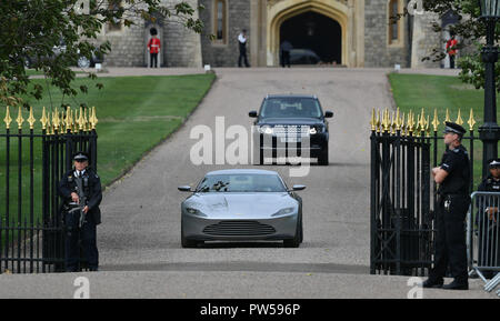 Princess Eugenie and Jack Brooksbank leaving Windsor castle after their wedding on their way to Royal Lodge for the evening reception. Stock Photo