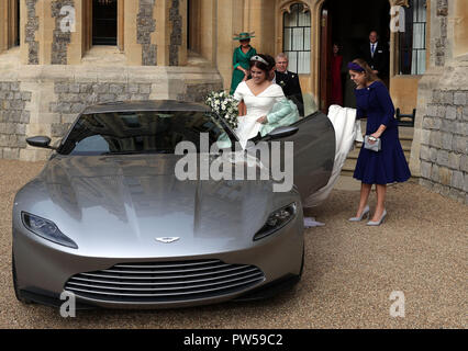 Princess Eugenie and Jack Brooksbank, leaving Windsor Castle after their wedding for an evening reception at Royal Lodge. Stock Photo