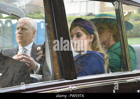 The Duke of York, Princess Beatrice and Sarah, Duchess of York leaving Windsor castle after the wedding of Princess Eugenie and Jack Brooksbank, on their way to Royal Lodge for the evening reception. Stock Photo