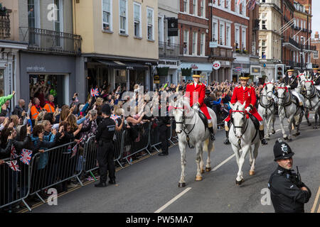 Windsor, UK. 12th October, 2018. Well-wishers watch a carriage procession following the wedding at St George's Chapel inside Windsor Castle of Princess Eugenie, the Queen's granddaughter, and Jack Brooksbank. Credit: Mark Kerrison/Alamy Live News Stock Photo