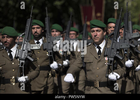 Granada, Spain. 12th Oct, 2018. Members of military forces in Granada seen marching on during the National Day parade. In Spain each October 12th is celebrated the Hispanic Day, this festivity commemorates the arrival of Christopher Colombus to América. Credit: Carlos Gil/SOPA Images/ZUMA Wire/Alamy Live News Stock Photo