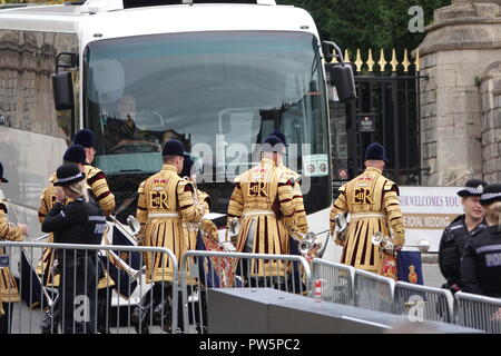 Windsor, UK. 12th October, 2018. Trumpeters head to their coach after the wedding between HRH Princess Eugenie and Jack Brooksbank in St George's Chapel, Windsor Castle, UK. Credit: Andy Stehrenberger/Alamy Live News Stock Photo