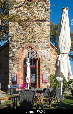 11 October 2018, Saxony-Anhalt, Magdeburg: The garden of the restaurant "The Church", located in a former church. (to weekend survey "Vacant churches and their use" of 13.10.2018) Photo: Klaus-Dietmar Gabbert/dpa-Zentralbild/dpa Stock Photo