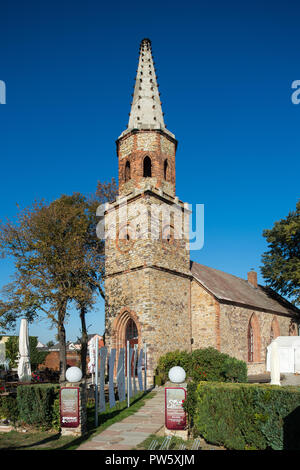 11 October 2018, Saxony-Anhalt, Magdeburg: The garden of the restaurant "The Church", located in a former church. (to weekend survey "Vacant churches and their use" of 13.10.2018) Photo: Klaus-Dietmar Gabbert/dpa-Zentralbild/dpa Stock Photo