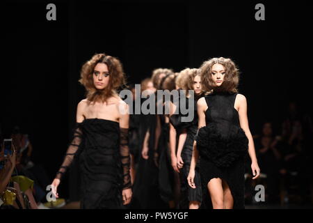 Lisbon, Portugal. 12th Oct, 2018. Models present creations of Portuguese designer David Ferreira on the second day of the 51st Lisbon Fashion Week in Lisbon, Portugal, Oct. 12, 2018. Credit: Zhang Liyun/Xinhua/Alamy Live News Stock Photo