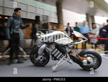 Tokyo, Japan - Japanese motorcycle giant Yamaha Motor demonstrates self-balance and self-driving motorcycle robot 'MOTOROiD' in Tokyo on Saturday, October 13, 2018. Japanese music instrument giant Yamaha Corporation and Yamaha Motor carried a joint design exhibition 'Yamaha Design Exhibition 2018. 13th Oct, 2018. Tracks' from October 12 to October 14. Credit: Yoshio Tsunoda/AFLO/Alamy Live News Stock Photo