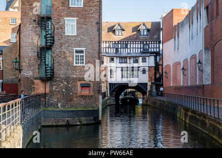 A boat sailing under the Glory Hole, High Bridge, River Witham, Lincoln, England, UK Stock Photo