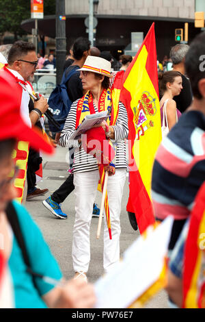 Anti-independence Catalan protestors carry Spanish and catalan flag during  a demonstration for the unity of Spain on the occasion of the Spanish Natio  Stock Photo - Alamy