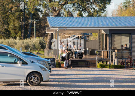 People sampling, tasting and buying wine at the tasting room of Rowlee Wines at Nashdale near Orange in New South Wales, Australia Stock Photo