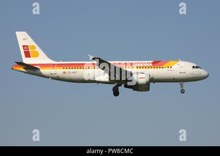 航空機・ヘリコプター Aviationtag Iberia Airlines A320-200 Spanish Iberia Airbus A320-200 (old livery) with registration EC