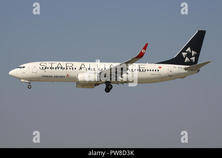 Turkish Airlines Boeing 737-800 in Star Alliance livery with registration TC-JFH on short final for runway 14 of Zurich Airport. Stock Photo