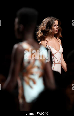 Lisbon, Portugal. 13th Oct, 2018. A model presents a creation from the Cia Maritima Spring/Summer 2019 collection during the 3rd day of the Lisboa Fashion Week - Moda Lisboa, at the Pavilhao Carlos Lopes in Lisbon, Portugal, on October 13, 2018. Credit: Pedro Fiuza/ZUMA Wire/Alamy Live News Stock Photo