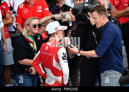 Hockenheim, Deutschland. 13th Oct, 2018. Sabine KEHM manager of Mick Schumacher), stands next to her shooter and listens to a TV interview Fia Formula 3 European Championships, Formula 3, at the Hockenheimring on 13.10.2018. | usage worldwide Credit: dpa/Alamy Live News Stock Photo