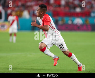 Miami Gardens, Florida, USA. 12th Oct, 2018. Peru midfielder CHRISTIAN CUEVA (10) in action during an international friendly match between the Peru and Chile national soccer teams, at the Hard Rock Stadium in Miami Gardens, Florida. Credit: Mario Houben/ZUMA Wire/Alamy Live News Stock Photo