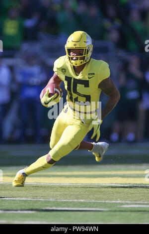 Oregon Ducks cornerback Deommodore Lenoir (6) celebrates a big ...