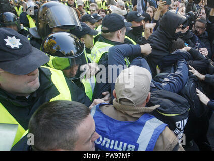 Kiev, Ukraine. 14th Oct, 2018. Ukrainian activists of Ukrainian nationalist parties clash with police as they try to destroy a Soviet Union era communists monument in Kiev, Ukraine, on 14 October 2018. Ukrainians celebrate the 76th anniversary of the creation of the Ukrainian Insurgent Army Credit: Serg Glovny/ZUMA Wire/Alamy Live News Stock Photo