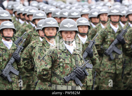 Asaka, Japan. 14th Oct, 2018. Members of the airborne troops attend the annual military review at the Ground Self Defence Force's Asaka training ground, suburban Tokyo on Sunday, October 14, 2018. 4,000 military personels, 260 military vehicles and 40 aircrafts participated the parade. Credit: Yoshio Tsunoda/AFLO/Alamy Live News Stock Photo