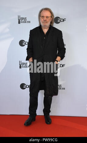 Berlin, Germany. 14 October 2018.  The musician Benny Andersson, a member of the former ABBA group, comes to the Konzerthaus am Gendarmenmarkt for the 'Opus Klassik' music award ceremony. The new prize for classical music and successor prize to the Echo-Klassik is broadcast by ZDF. Photo: Jens Kalaene/dpa-Zentralbild/dpa Credit: dpa picture alliance/Alamy Live News Stock Photo