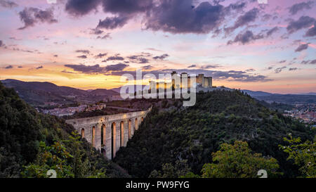 Spoleto on sunset. Ponte delle torri medieval bridge and Rocca Albornoziana hilltop fortress, Province of Perugia, Italy Stock Photo