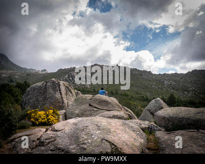 Formaciones graníticas. Valle de la Barranca en la Sierra de Guadarrama y dentro del 'Parque regional de la cuenca alta del Manzanares' (reserva de la Stock Photo