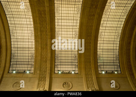 Milan Central Station - March 31: The interior of Milan central railway station on March 31, 2018 in Milan, Italy. The Milan railway station is the la Stock Photo