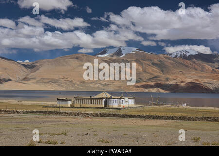 Lama's retreat along Tso Moriri Lake, Ladakh, India Stock Photo