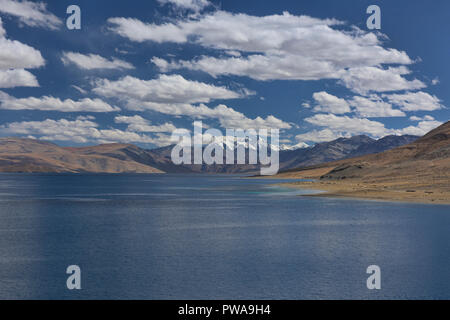 Tso Moriri Lake with peaks of Spiti behind, Ladakh, India Stock Photo
