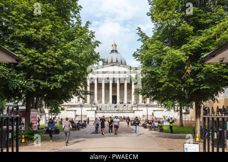 Students in the courtyard of University College London, Gower Street, London, UK Stock Photo