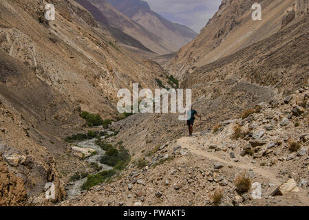 Trekking the wild Darshai Gorge in the Wakhan Valley, Tajikistan Stock Photo