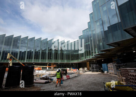 AstraZeneca Global HQ on the Cambridge Biomedical Campus. The building ...