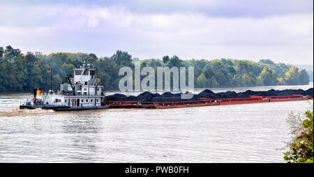 Tugboat pushing coal barges, Ohio River, bordering Parkersburg, West Virginia, Wood County & Belpre, Washington County, Ohio. Stock Photo