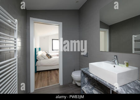 En-suite bathroom with a view of the bed Stock Photo