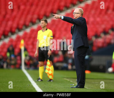 Hampden Park, Glasgow, UK. 14th Oct, 2018. International Football Friendly, Scotland versus Portugal; Scotland manager Alex McLeish points his side to move forward Credit: Action Plus Sports/Alamy Live News Stock Photo