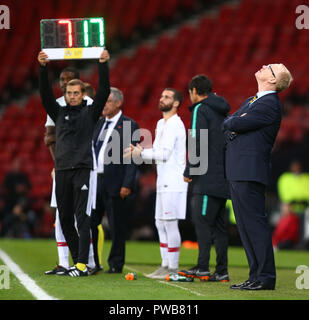 Hampden Park, Glasgow, UK. 14th Oct, 2018. International Football Friendly, Scotland versus Portugal; A dejected Scotland manager Alex McLeish looks to the skies Credit: Action Plus Sports/Alamy Live News Stock Photo