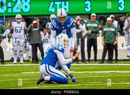 Green Bay Packers kicker Mason Crosby and Daryn Colledge react after a  missed field goal in the second quarter against the New York Jets in week 8  of the NFL season at New Meadowlands Stadium in East Rutherford, New Jersey  on October 31, 2010