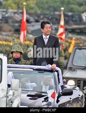 Asaka, Japan. 14th Oct, 2018. Japan's Prime Minister Shinzo Abe reviews members of Japan Self-Defense Forces during the Self-Defense Forces Day at Camp Asaka in Asaka, Saitama-Prefecture, Japan on October 14, 2018. Credit: AFLO/Alamy Live News Stock Photo