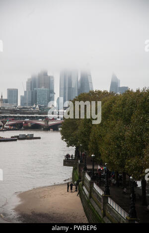 London, UK. 15th Oct, 2018. London Skyline and financial district covered in morning fog on a gloomy overcast autumn day Credit: amer ghazzal/Alamy Live News Stock Photo