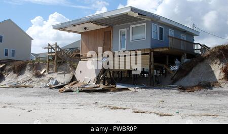 Damage to beachfront homes in the aftermath of Hurricane Florence September 24, 2018 in Topsail Beach, North Carolina. Stock Photo